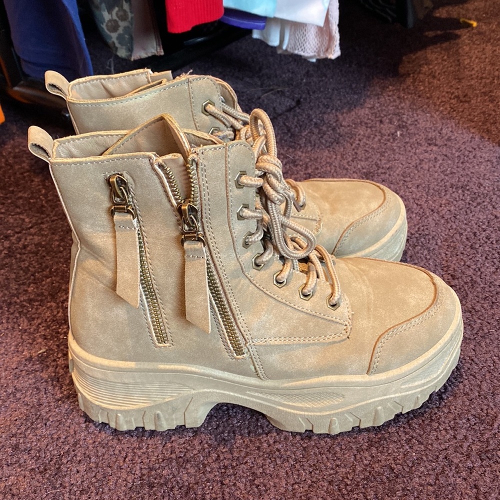 Neutral Boots - Picture 5 of 5